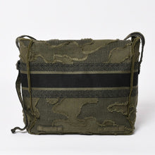 Load image into Gallery viewer, 極美品 Christian Dior クリスチャンディオール キャンプ ショルダーバッグ カーキ カモフラージュ キャンバス 50-MA-0210 中古 4a003521