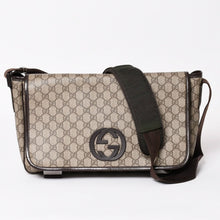Load image into Gallery viewer, 極美品 GUCCI グッチ GGスプリームキャンバス メッセンジャーショルダーバッグ シルバー金具 223661 中古 4a003529