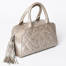 Load image into Gallery viewer, CHANEL シャネル マトラッセ ココマークミニボストンバッグ 9番台 ハンドバッグ キャビアスキン キルティング ブロンズ調 ゴールド シルバー金具 美品 中古 4a003711