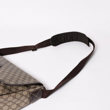 Load image into Gallery viewer, 極美品 GUCCI グッチ GGスプリームキャンバス メッセンジャーショルダーバッグ シルバー金具 223661 中古 4a003529