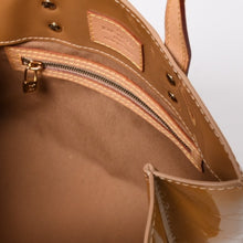 Load image into Gallery viewer, 極美品 LOUIS VUITTON ルイヴィトン Tote Bag トートバッグ ゴールド金具 ヴェルニ M91334 ベージュ 中古 4a003546