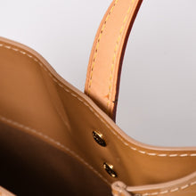 Load image into Gallery viewer, 極美品 LOUIS VUITTON ルイヴィトン Tote Bag トートバッグ ゴールド金具 ヴェルニ M91334 ベージュ 中古 4a003546