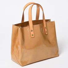 Load image into Gallery viewer, 極美品 LOUIS VUITTON ルイヴィトン Tote Bag トートバッグ ゴールド金具 ヴェルニ M91334 ベージュ 中古 4a003546