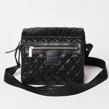 Load image into Gallery viewer, 極美品 CHANEL シャネル コココクーン ショルダーバッグ 17番台 ナイロン ブラック シルバー金具 中古 4a003532
