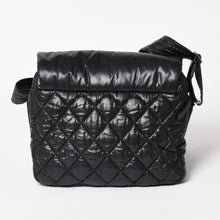 Load image into Gallery viewer, 極美品 CHANEL シャネル コココクーン ショルダーバッグ 17番台 ナイロン ブラック シルバー金具 中古 4a003532
