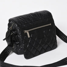 Load image into Gallery viewer, 極美品 CHANEL シャネル コココクーン ショルダーバッグ 17番台 ナイロン ブラック シルバー金具 中古 4a003532