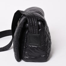 Load image into Gallery viewer, 極美品 CHANEL シャネル コココクーン ショルダーバッグ 17番台 ナイロン ブラック シルバー金具 中古 4a003532