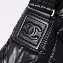 Load image into Gallery viewer, 極美品 CHANEL シャネル コココクーン ショルダーバッグ 17番台 ナイロン ブラック シルバー金具 中古 4a003532