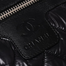 Load image into Gallery viewer, 極美品 CHANEL シャネル コココクーン ショルダーバッグ 17番台 ナイロン ブラック シルバー金具 中古 4a003532