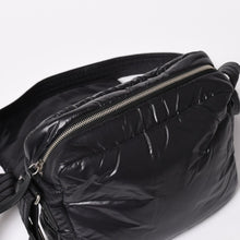 Load image into Gallery viewer, 極美品 CHANEL シャネル コココクーン ショルダーバッグ 17番台 ナイロン ブラック シルバー金具 中古 4a003532