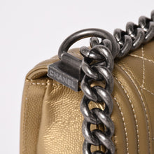 Load image into Gallery viewer, 新品同様 CHANEL シャネル ボーイシャネル ショルダーバッグ 25番台 キャビアスキン メタル ゴールド マッドブラック金具 中古 4a003490