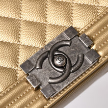 Load image into Gallery viewer, 新品同様 CHANEL シャネル ボーイシャネル ショルダーバッグ 25番台 キャビアスキン メタル ゴールド マッドブラック金具 中古 4a003490