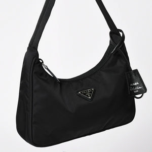 極美品 PRADA プラダ ホーボー ワンショルダーバッグ MV519 ナイロン ブラック トライアングルロゴ シルバー金具 中古 4a003553