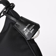 Load image into Gallery viewer, 極美品 PRADA プラダ ホーボー ワンショルダーバッグ MV519 ナイロン ブラック トライアングルロゴ シルバー金具 中古 4a003553