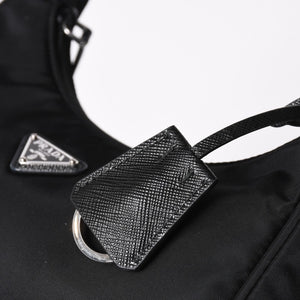 極美品 PRADA プラダ ホーボー ワンショルダーバッグ MV519 ナイロン ブラック トライアングルロゴ シルバー金具 中古 4a003553