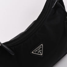 Load image into Gallery viewer, 極美品 PRADA プラダ ホーボー ワンショルダーバッグ MV519 ナイロン ブラック トライアングルロゴ シルバー金具 中古 4a003553