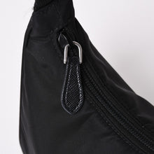 Load image into Gallery viewer, 極美品 PRADA プラダ ホーボー ワンショルダーバッグ MV519 ナイロン ブラック トライアングルロゴ シルバー金具 中古 4a003553