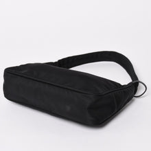 Load image into Gallery viewer, 極美品 PRADA プラダ ホーボー ワンショルダーバッグ MV519 ナイロン ブラック トライアングルロゴ シルバー金具 中古 4a003553