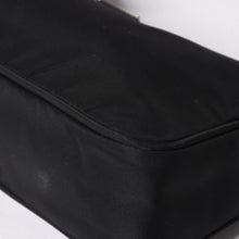 Load image into Gallery viewer, 極美品 PRADA プラダ ホーボー ワンショルダーバッグ MV519 ナイロン ブラック トライアングルロゴ シルバー金具 中古 4a003553