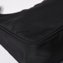 Load image into Gallery viewer, 極美品 PRADA プラダ ホーボー ワンショルダーバッグ MV519 ナイロン ブラック トライアングルロゴ シルバー金具 中古 4a003553