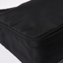 Load image into Gallery viewer, 極美品 PRADA プラダ ホーボー ワンショルダーバッグ MV519 ナイロン ブラック トライアングルロゴ シルバー金具 中古 4a003553