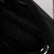 Load image into Gallery viewer, 極美品 PRADA プラダ ホーボー ワンショルダーバッグ MV519 ナイロン ブラック トライアングルロゴ シルバー金具 中古 4a003553