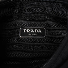 Load image into Gallery viewer, 極美品 PRADA プラダ ホーボー ワンショルダーバッグ MV519 ナイロン ブラック トライアングルロゴ シルバー金具 中古 4a003553