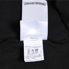 画像をギャラリービューアに読み込む, 新品同様 CHROME HEARTS クロムハーツ ネックロゴ プリントポケットTシャツ 半袖Tシャツ ブラック Sサイズ スクロールラベル CHロゴ 中古 4a004022