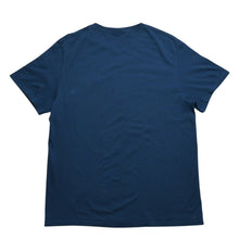 Load image into Gallery viewer, 極美品 LOEWE ロエベ アナグラム Tシャツ H526Y22J26 ペトロリウム ダークブルー イエロー アナグラム刺繍 半袖Tシャツ XLサイズ 中古 4a004086