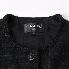 画像をギャラリービューアに読み込む, 極美品 CHANEL シャネル ノーカラーツイードジャケット P80445 ブラック アウター ココマーク 50サイズ パッチポケット 中古 4b012776