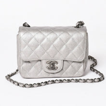画像をギャラリービューアに読み込む, 新品同様 CHANEL シャネル ミニマトラッセ17 Sフラップ Sチェーンショルダーバッグ 24番台 ココマーク キャビアスキン シルバー 中古 4a003649