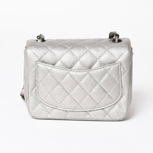 画像をギャラリービューアに読み込む, 新品同様 CHANEL シャネル ミニマトラッセ17 Sフラップ Sチェーンショルダーバッグ 24番台 ココマーク キャビアスキン シルバー 中古 4a003649