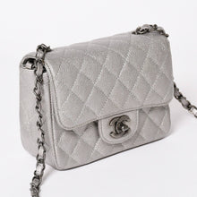画像をギャラリービューアに読み込む, 新品同様 CHANEL シャネル ミニマトラッセ17 Sフラップ Sチェーンショルダーバッグ 24番台 ココマーク キャビアスキン シルバー 中古 4a003649