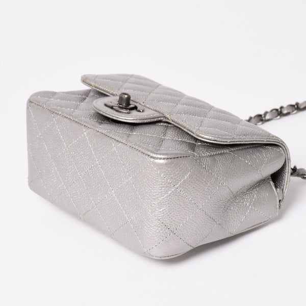 Like new CHANEL Mini Matelasse 17 S Flap S Chain Shoulder Bag No. 24 Coco Mark Caviar Skin Silver Used 4a003649