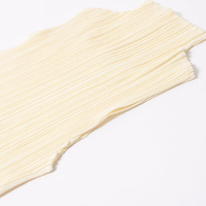 極美品 ISSEI MIYAKE イッセイミヤケ PLEATS PLEASE プリーツプリーズ ノースリーブ トップス イエロー 中古 4a006012