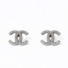 Load image into Gallery viewer, 極美品 CHANEL シャネル ピアス ココマーク スターバースト A15C メタル earrings COCO Starburst A15C metal 美品 中古 4a000656