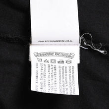 Load image into Gallery viewer, CHROME HEARTS クロムハーツ ザ ローリング・ストーンズ コラボレーションTシャツ ポケットTシャツ リップ&amp;タン ホースシュー スクロールラベル ベロマーク ブラック XLサイズ 美品 中古 4a003779