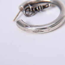 Load image into Gallery viewer, 極美品 CHROME HEARTS クロムハーツ HOOP FAT SML STACK CHCRS CHクロス フープピアス 重量約14.46g シルバー925 片耳用 中古 4a003607