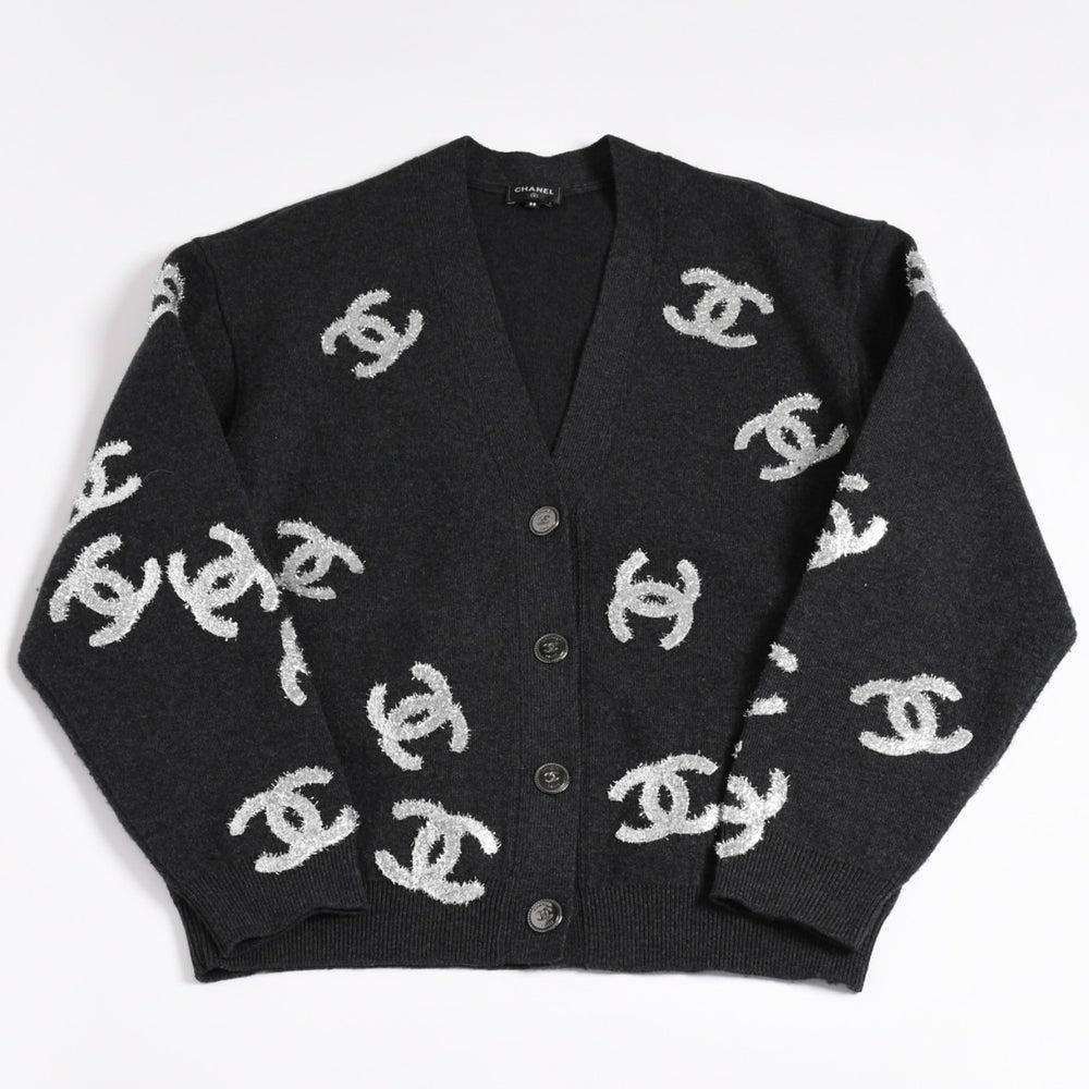 新品未使用 CHANEL シャネル 22AW カシミヤ ニットカーディガン P72997K10494 サイズ38 ココマーク グリッター チャコール 中古 4a003614