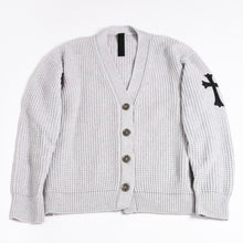 Load image into Gallery viewer, 新品未使用 CHROME HEARTS クロムハーツ 「HIT&amp;RUN」レザークロスパッチカシミヤ混ワッフルニットカーディガン カシミヤ シルバー925 ニット レザークロスパッチ トップス 中古 4a003754