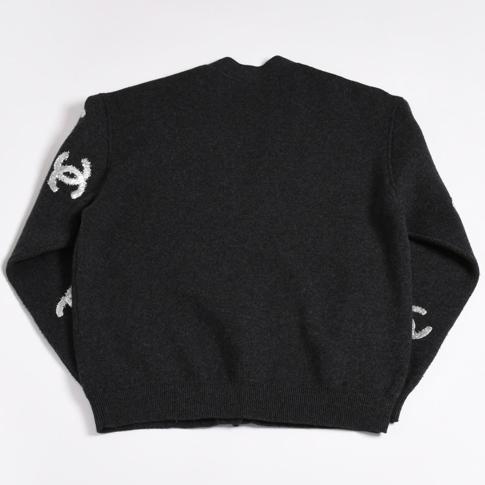 新品未使用 CHANEL シャネル 22AW カシミヤ ニットカーディガン P72997K10494 サイズ38 ココマーク グリッター チャコール 中古 4a003614