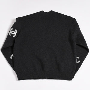 New and unused CHANEL 22AW Cashmere Knit Cardigan P72997K10494 Size 38 Here Mark Glitter Charcoal Used 4a003614