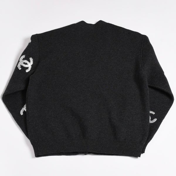 New and unused CHANEL 22AW Cashmere Knit Cardigan P72997K10494 Size 38 Here Mark Glitter Charcoal Used 4a003614
