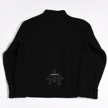 Load image into Gallery viewer, 新品未使用 CHROME HEARTS クロムハーツ ハーフジップニットセーター カシミヤ シルバー925 Mサイズ ニット ラムレザー ダガー CHクロスパッチ スクロールラベル 中古 4a003755
