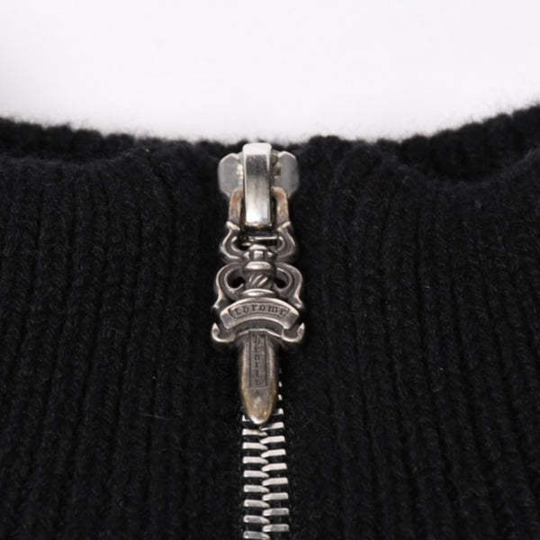新品未使用 CHROME HEARTS クロムハーツ ハーフジップニットセーター カシミヤ シルバー925 Mサイズ ニット ラムレザー ダガー CHクロスパッチ スクロールラベル 中古 4a003755
