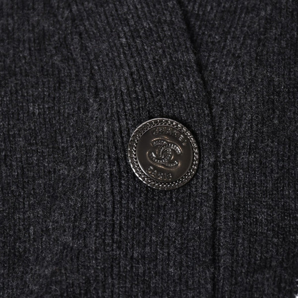 New and unused CHANEL 22AW Cashmere Knit Cardigan P72997K10494 Size 38 Here Mark Glitter Charcoal Used 4a003614