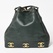 画像をギャラリービューアに読み込む, CHANEL シャネル トリプルココ キャビアスキン 巾着型ショルダーバッグ バケットバッグ ダークグリーン ココマーク ゴールド金具 美品 中古 4a003715
