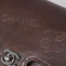 Load image into Gallery viewer, CHANEL シャネル チェーンショルダーバッグ アイコンモチーフ クルーズライン 8番台 2003年 ブラウン シルバー 美品 中古 4a003640