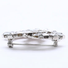 画像をギャラリービューアに読み込む, 極美品 CHANEL シャネル ココマーク ブローチ 重量約12.89g 06A刻印 メタル シルバー クリア ラインストーン 中古 4a003148