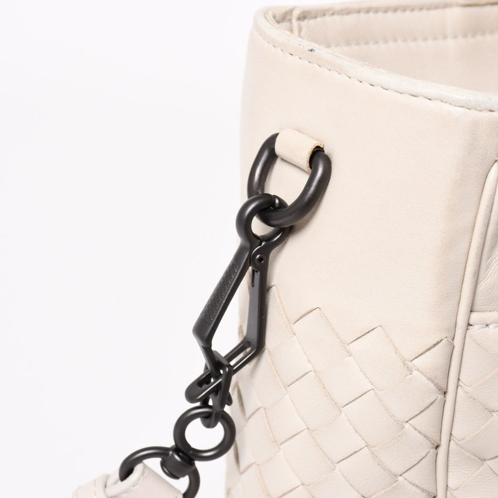 BOTTEGA VENETA ボッテガ ヴェネタ イントレチャート 2WAY バッグ ショルダーバッグ ハンドバッグ オフホワイト ブラック金具 4a003701